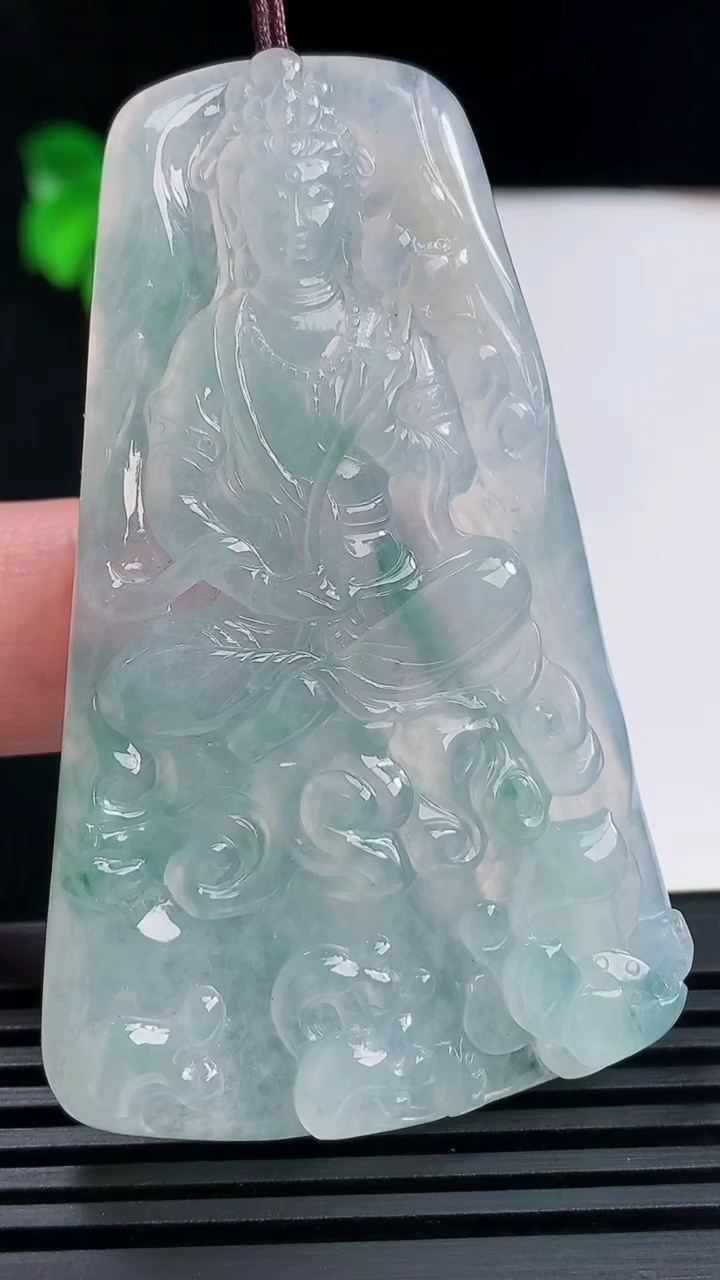天然A货翡翠飘花大势至菩萨吊坠，尺寸62.5-39-6 重量:29.50g
6月14日