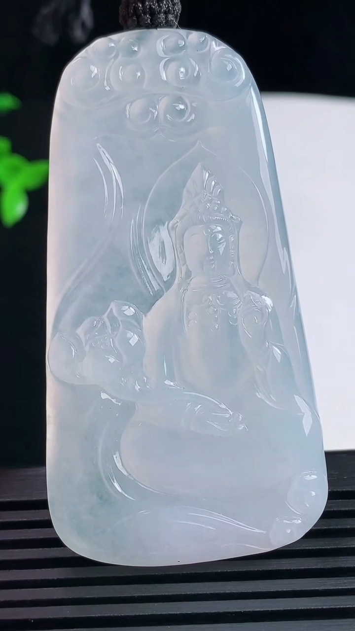 天然A货翡翠大势至菩萨吊坠，尺寸65-34-5 重量:29.69g
6月14日