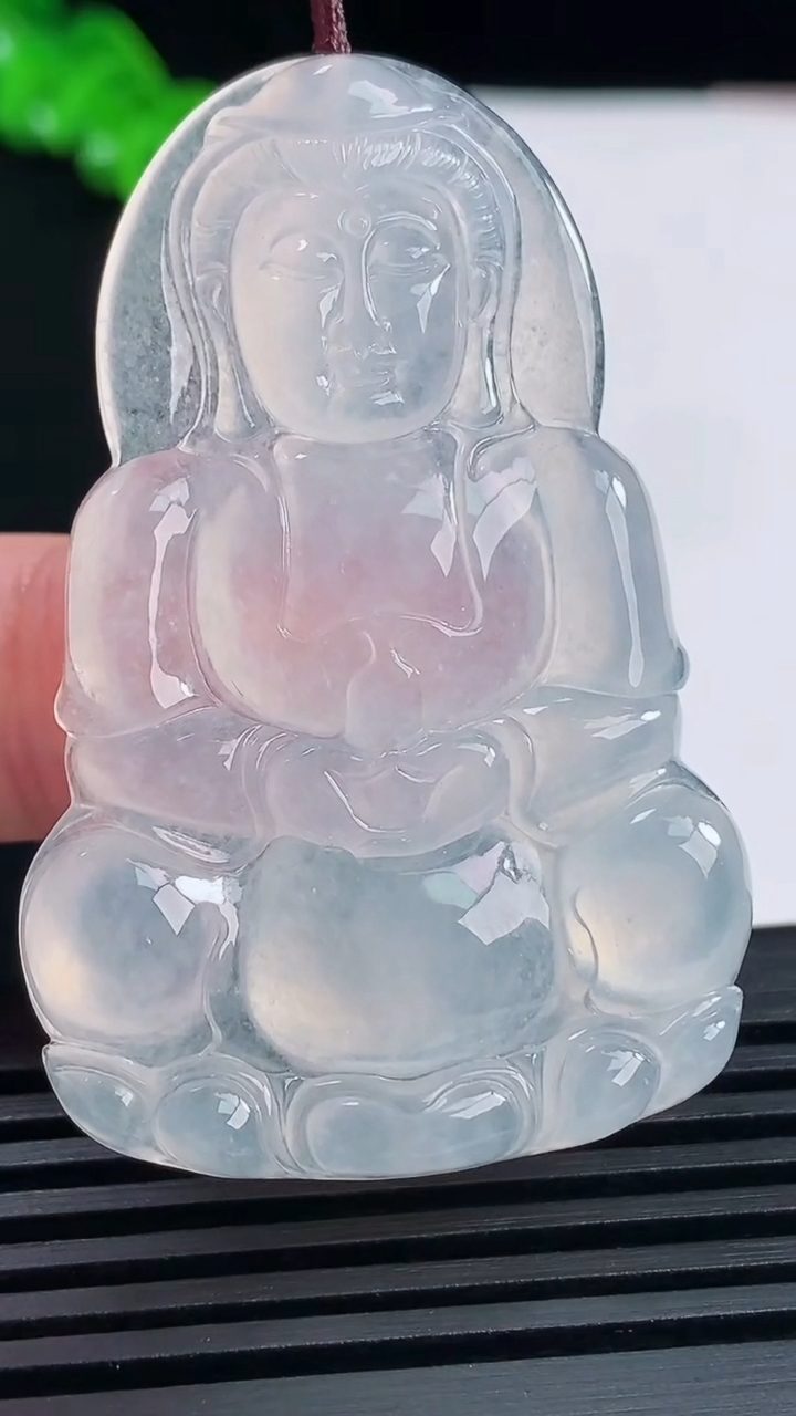 天然A货翡翠种白冰正装观音吊坠，尺寸52.5-34.2-5 重量:16.08g
6月14日