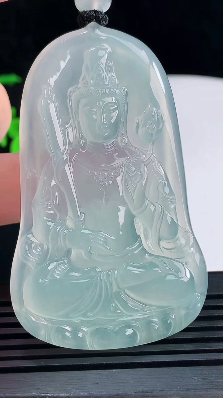 天然A货翡翠虚空藏菩萨吊坠，尺寸65-41.5-5.5 重量:34.71g
6月14日
