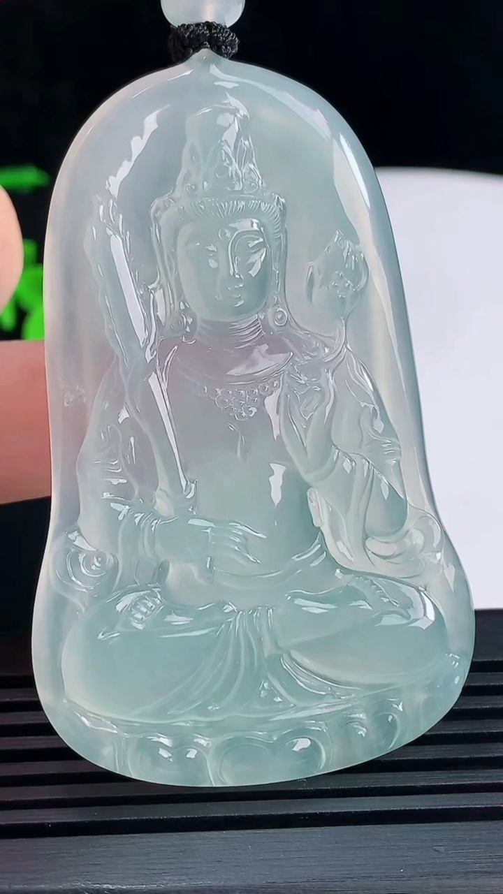 天然A货翡翠虚空藏菩萨吊坠，尺寸65-41.5-5.5 重量:34.71g
6月14日