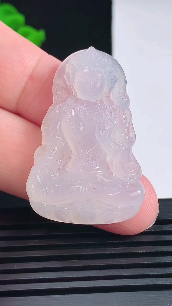 天然A货翡翠度母观音菩萨吊坠，尺寸39.4-25.7-5.2重量:9.85g
6月14日