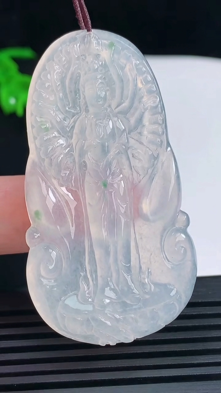 天然A货翡翠种飘花千手观音菩萨吊坠，尺寸60-33-5.2 重量:20.91g
6月14日