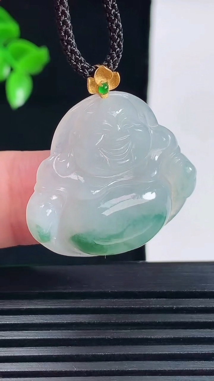 天然A货翡翠种飘花佛公吊坠，尺寸25.5-29-5.6重量:6.63g
6月14日