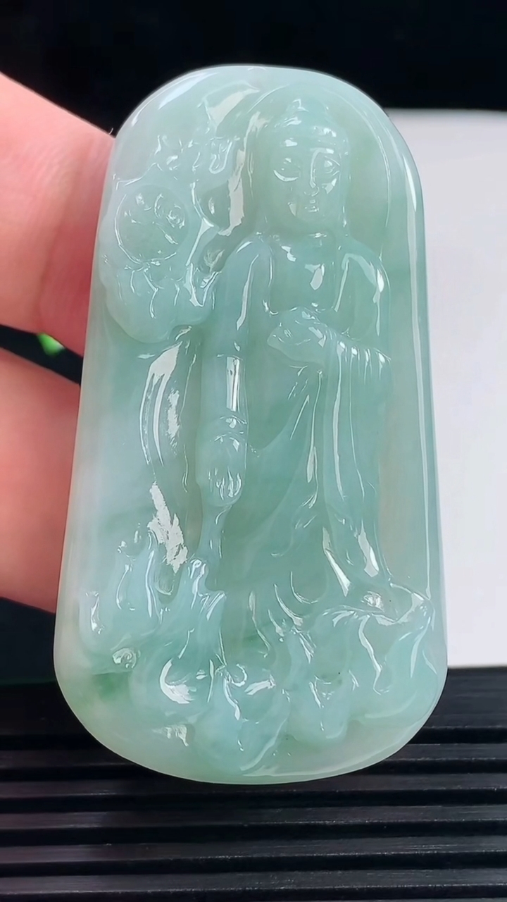 天然A货翡翠阿弥陀佛吊坠，尺寸53.8-29.3-5.7重量:19.44g
6月14日