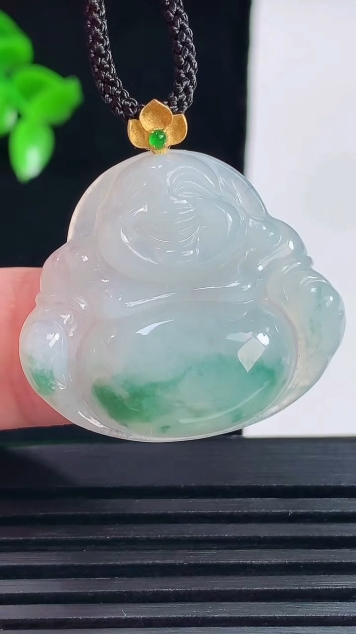 天然A货翡翠种飘花佛公吊坠，尺寸25.5-29-5.6重量:6.63g
6月14日