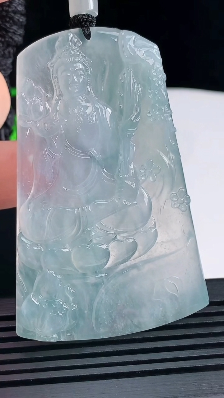 天然A货翡翠种紫罗兰虚空藏菩萨吊坠，尺寸69-45-5 重量:38.43g
6月14日