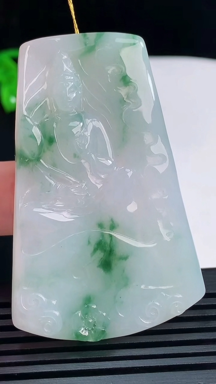 天然A货翡翠飘花大势至菩萨吊坠，尺寸60-39-5 重量:28.08g
6月14日