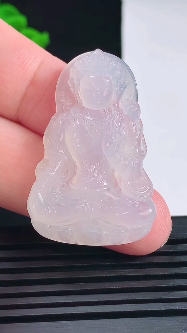 天然A货翡翠度母观音菩萨吊坠，尺寸39.4-25.7-5.2重量:9.85g
6月14日