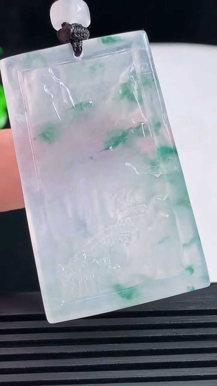 天然A货翡翠种飘花山水牌吊坠，尺寸48.5-30.5-5.5 重量:20.41g
6月14日