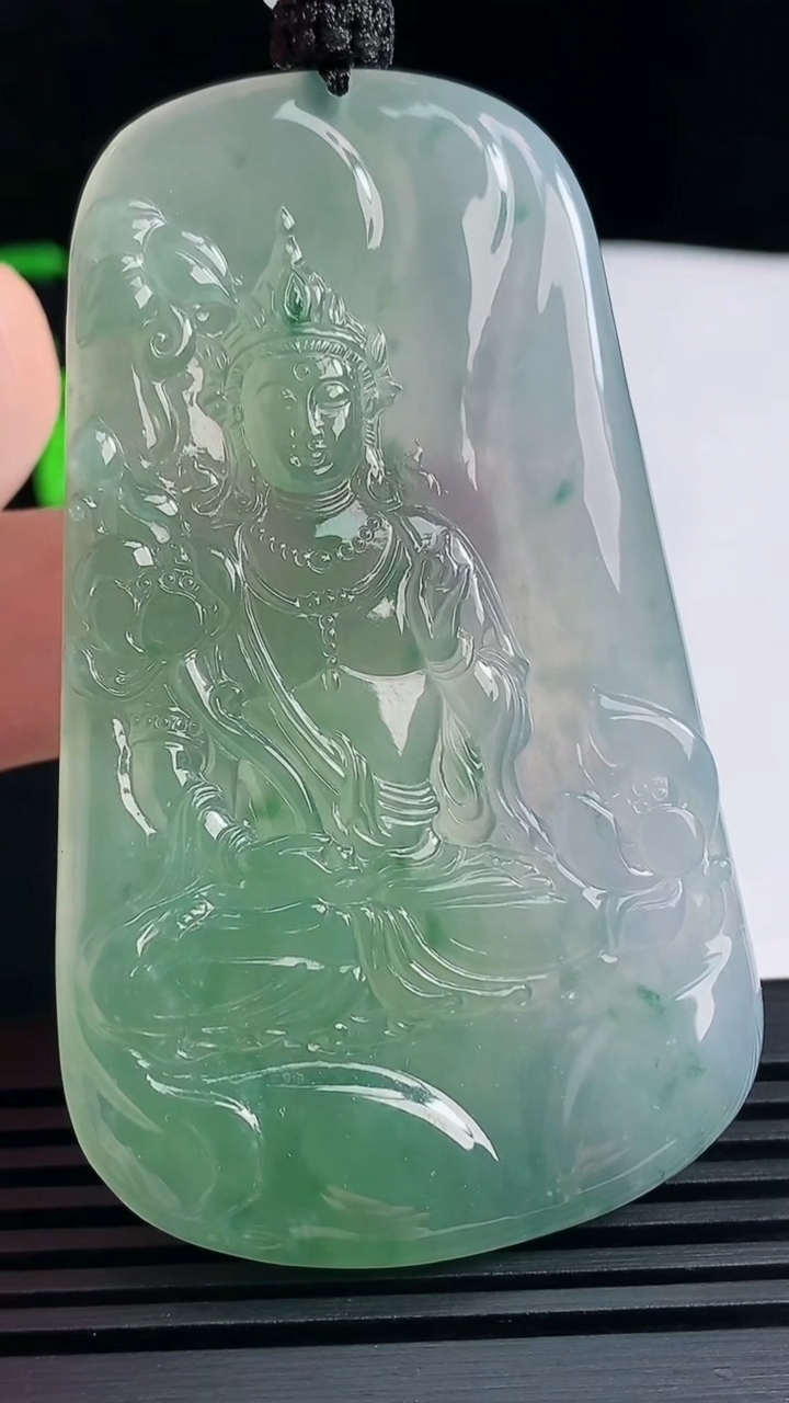 天然A货翡翠种春带彩 飘花大势至菩萨吊坠，尺寸69-41-5 重量:36.19g
6月14日