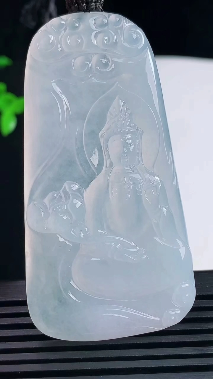 天然A货翡翠大势至菩萨吊坠，尺寸65-34-5 重量:29.69g
6月14日