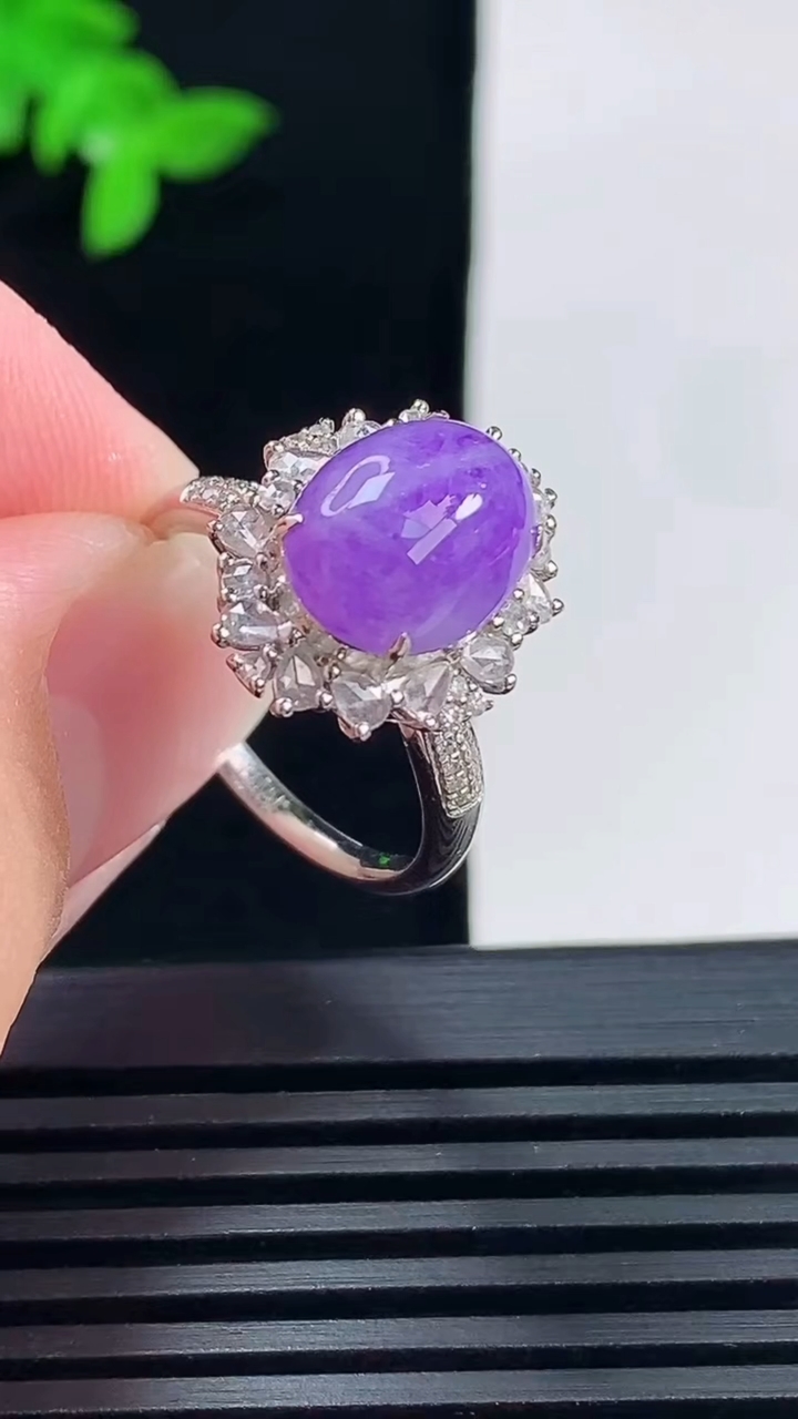 天然A货翡翠18k金紫罗兰蛋面戒指，尺寸17.6-11-8.5-11 重量:3.81g2026年6月
