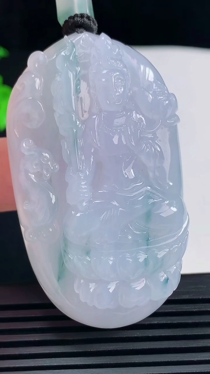 天然A货翡翠种紫罗兰 飘花虚空藏菩萨吊坠，尺寸59.5-33.5-12.5 重量:52.65g
6月