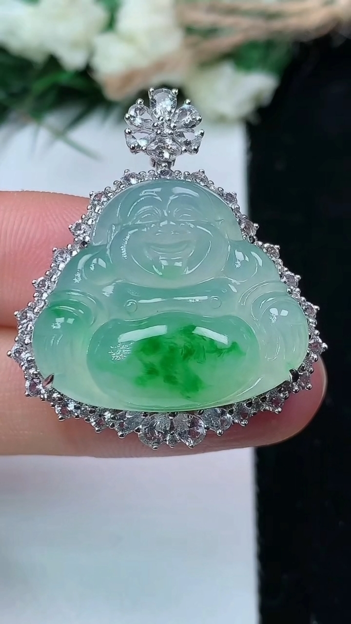天然A货翡翠佛公吊坠，尺寸33.7-29-9，裸石20.9-24.6，重量:9.26g
6月14日