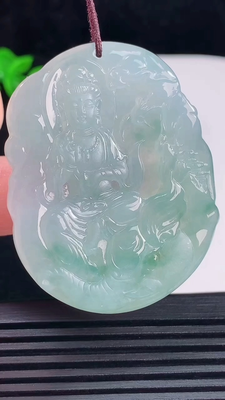 天然A货翡翠冰种飘花普贤菩萨吊坠，尺寸48.6-38-4.7重量:22.09g
6月14日