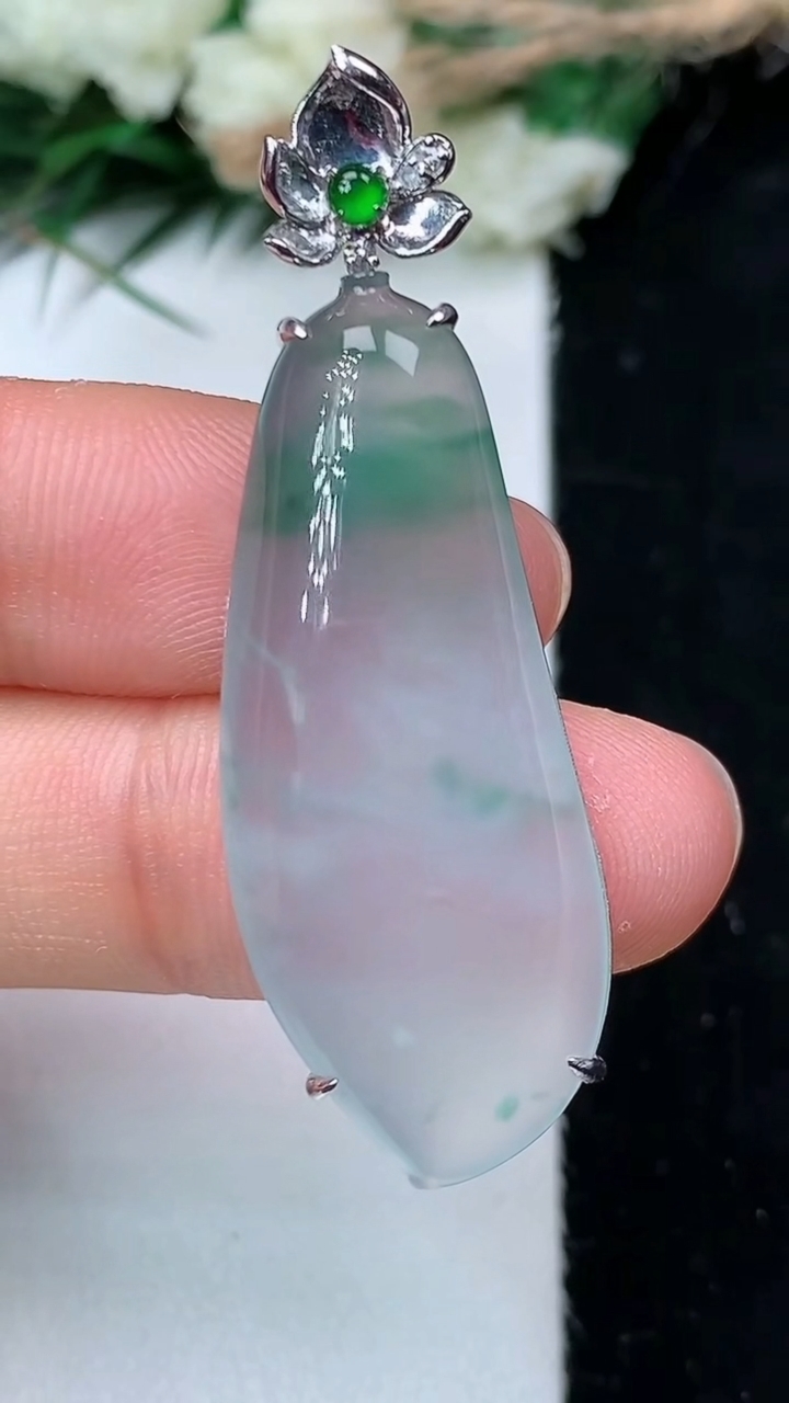 天然A货翡翠飘花福瓜吊坠，尺寸35-14.5-7.3，重量:6.32g
6月14日