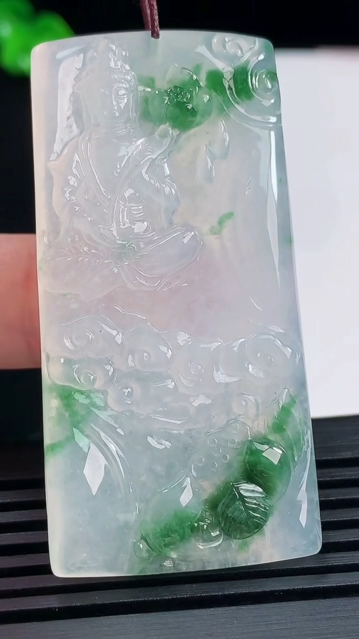 天然A货翡翠种飘花大势至菩萨吊坠，尺寸58-28-6.2 重量:25.03g
6月14日
