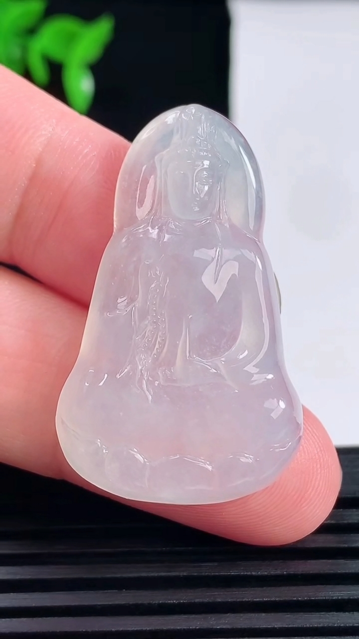天然A货翡翠素衣观音菩萨吊坠，尺寸38-23.3-4.6重量:8.30g
6月14日