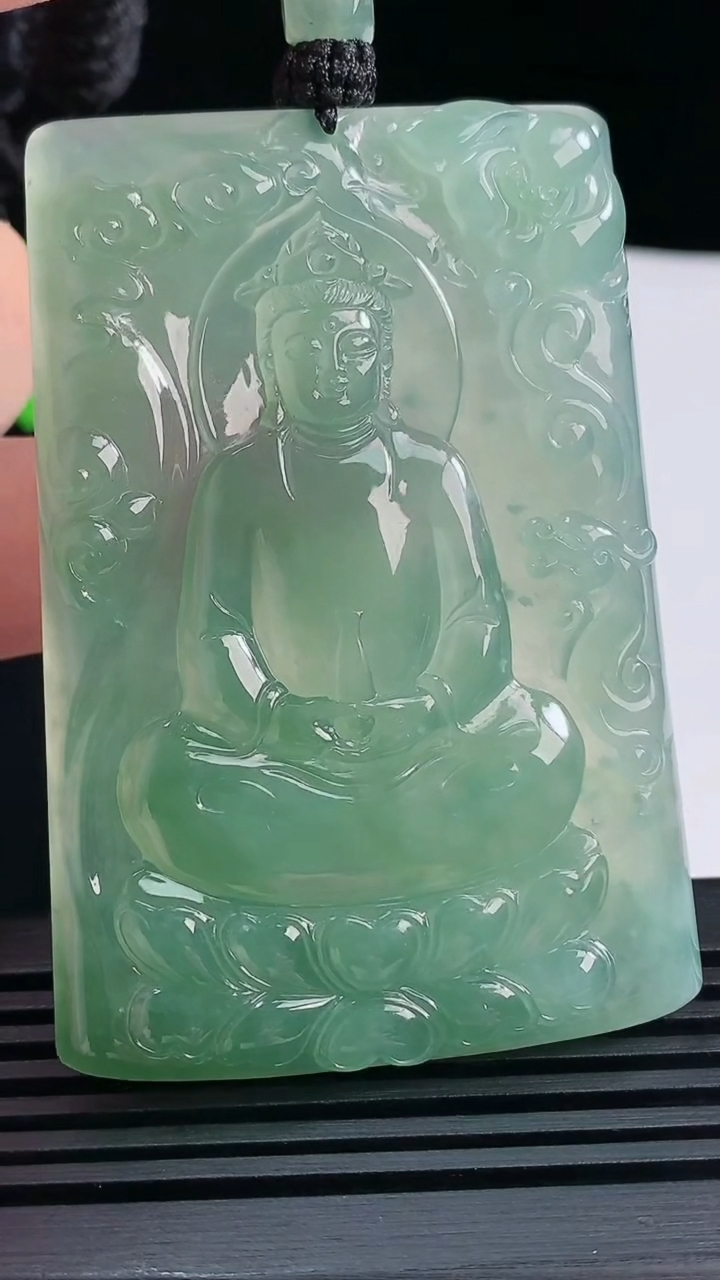 天然A货翡翠素衣观音吊坠，尺寸65-45-5 重量:42.45g
6月14日