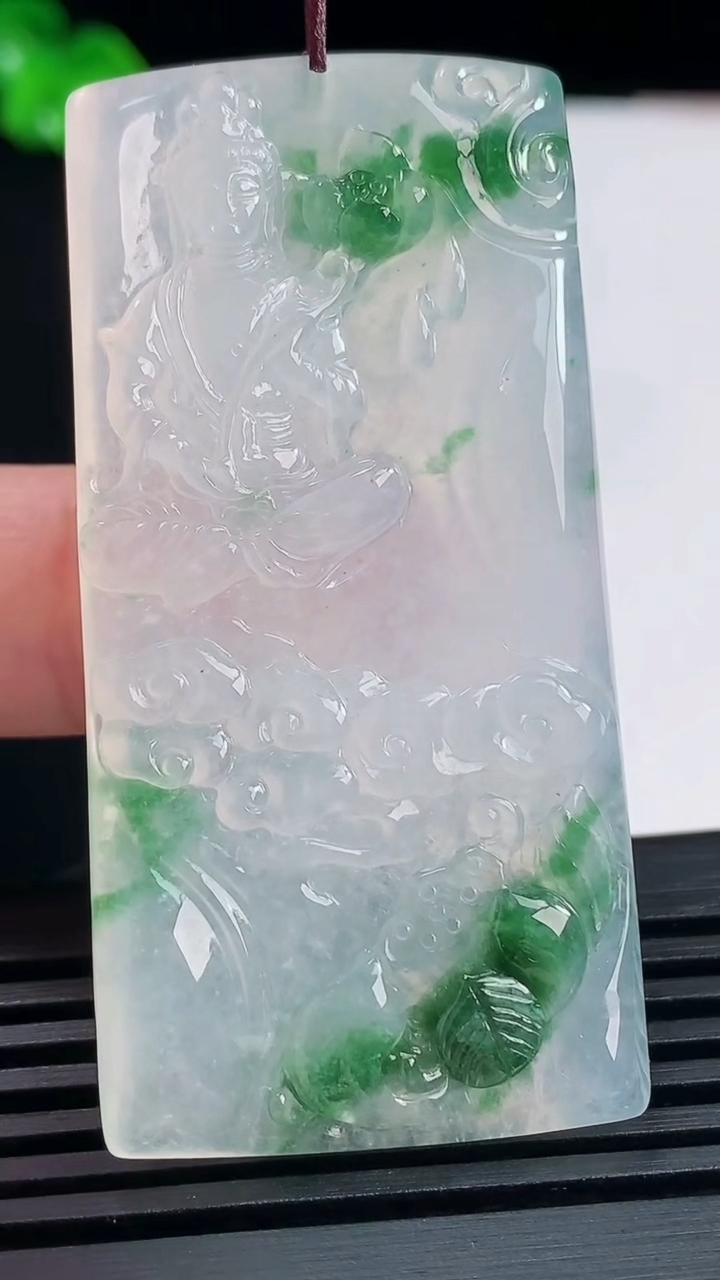 天然A货翡翠种飘花大势至菩萨吊坠，尺寸58-28-6.2 重量:25.03g
6月14日