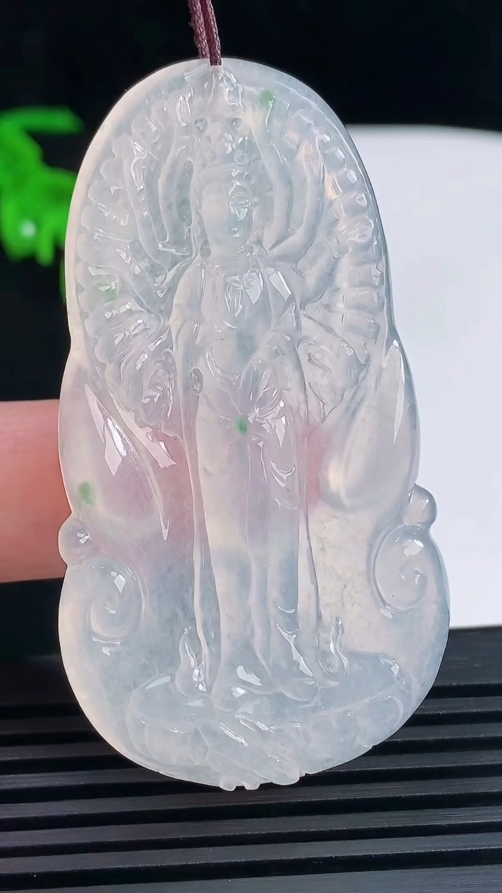 天然A货翡翠种飘花千手观音菩萨吊坠，尺寸60-33-5.2 重量:20.91g
6月14日