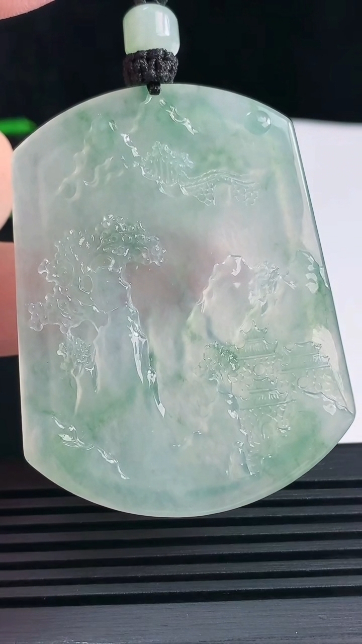 天然A货翡翠山水牌吊坠，尺寸56-43-5.2 重量:31.38g
6月14日