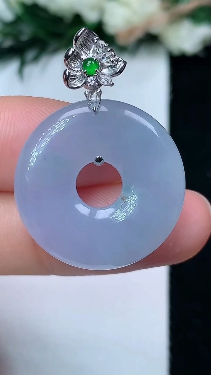 天然A货翡翠紫罗兰平安环吊坠，尺寸22.8-4.8，重量:5.90g
6月14日