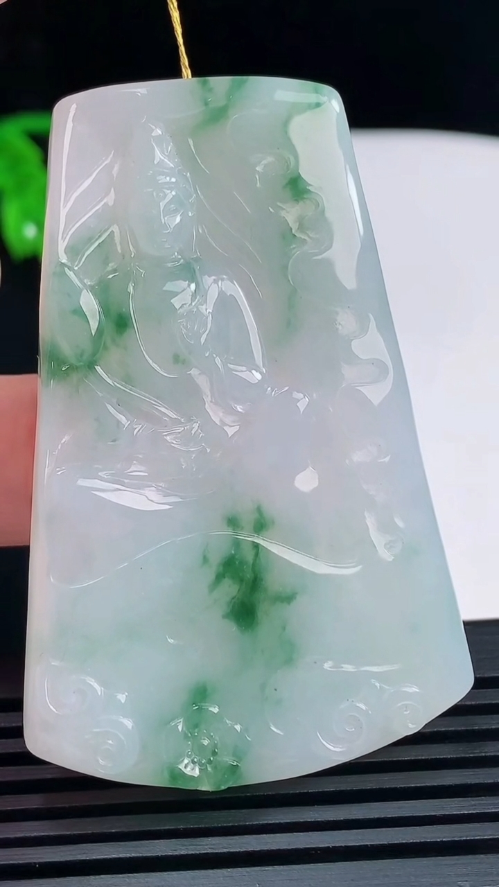 天然A货翡翠飘花大势至菩萨吊坠，尺寸60-39-5 重量:28.08g
6月14日