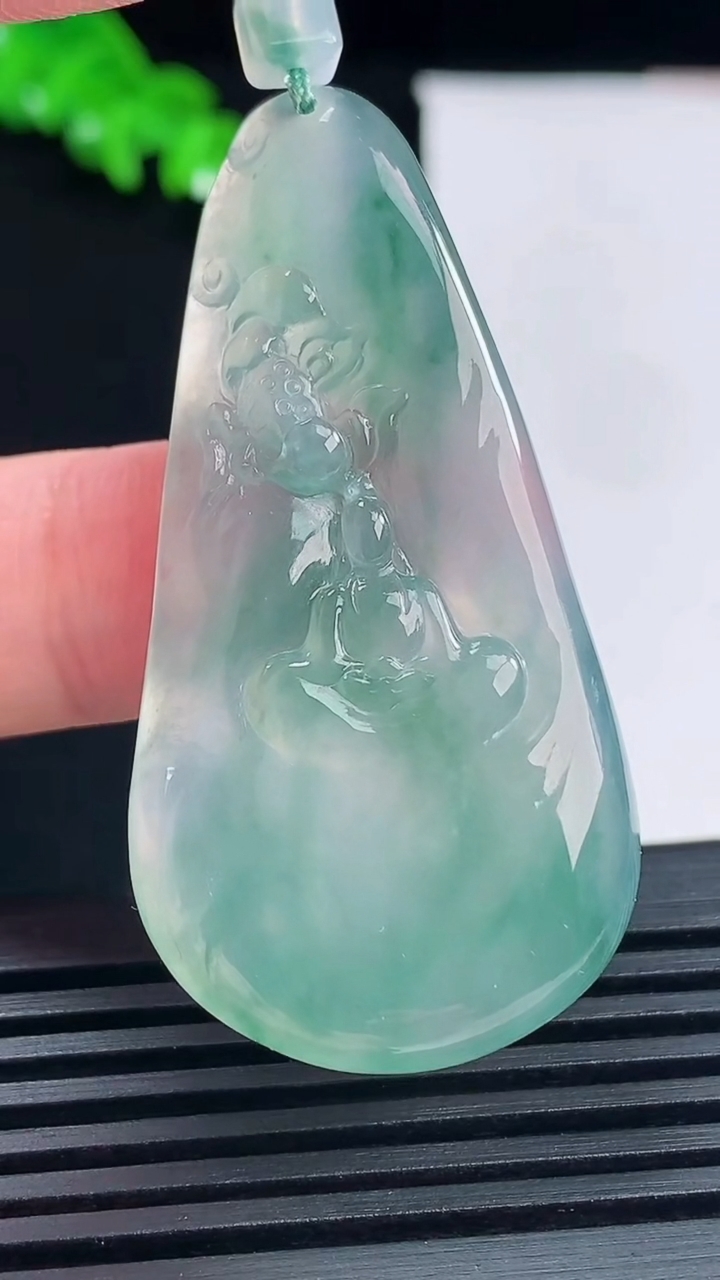 天然A货翡翠冰种飘花悟道佛吊坠，尺寸49-25.6-5.5 重量:13.93g
6月14日