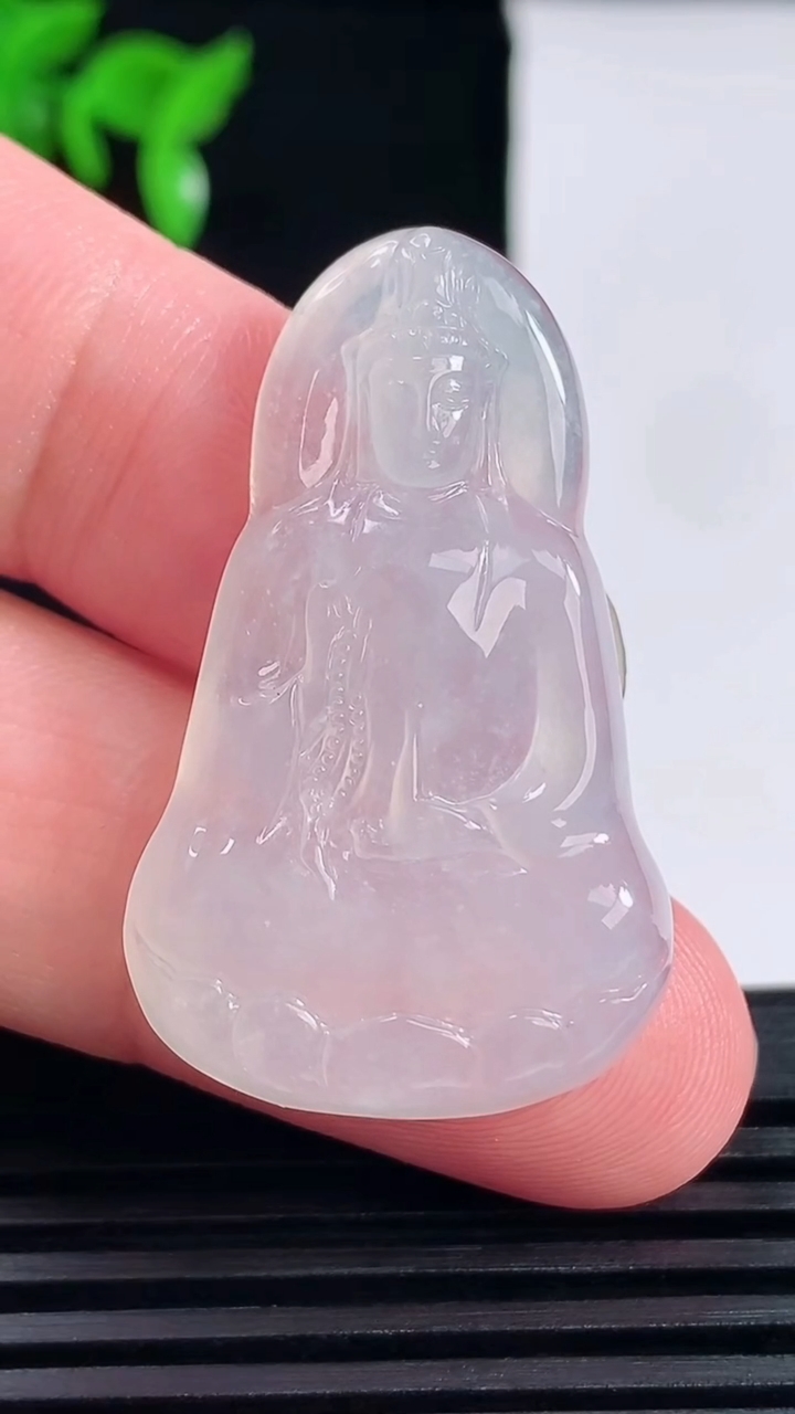 天然A货翡翠素衣观音菩萨吊坠，尺寸38-23.3-4.6重量:8.30g
6月14日