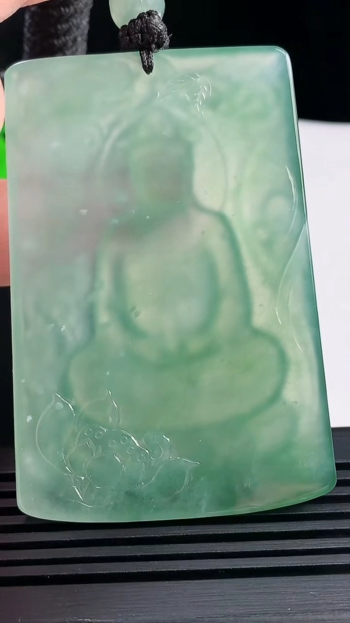 天然A货翡翠素衣观音吊坠，尺寸65-45-5 重量:42.45g
6月14日