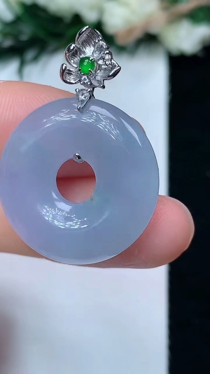 天然A货翡翠紫罗兰平安环吊坠，尺寸22.8-4.8，重量:5.90g
6月14日