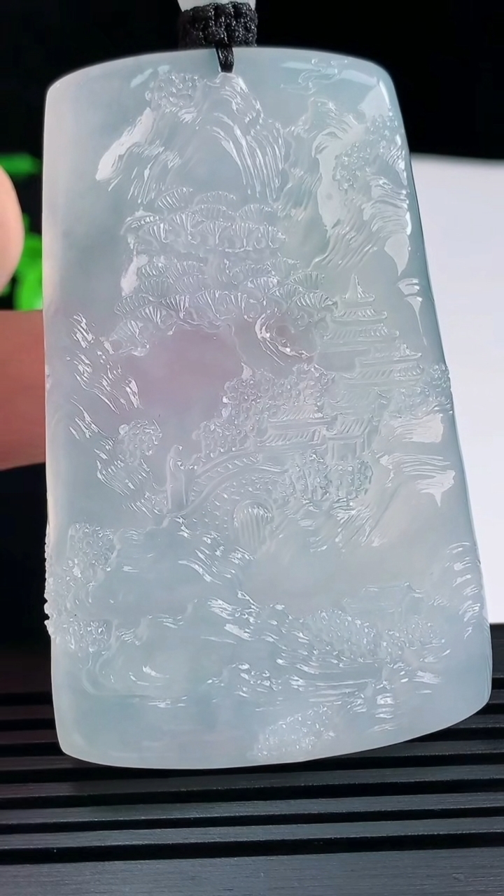 天然A货翡翠种白冰山水牌吊坠，尺寸67-41-5.2 重量:44.55g
6月14日