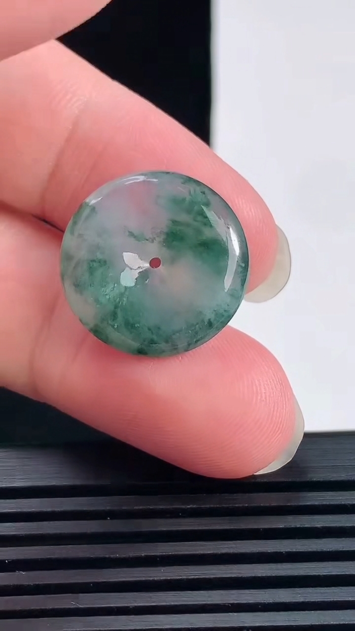 天然A货翡翠冰种飘花平安扣吊坠，尺寸19.5-4重量:3.00g
6月15日