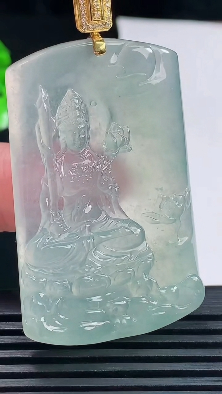 天然A货翡翠虚空藏菩萨吊坠，尺寸50-32-5.3重量:22.78g
6月15日