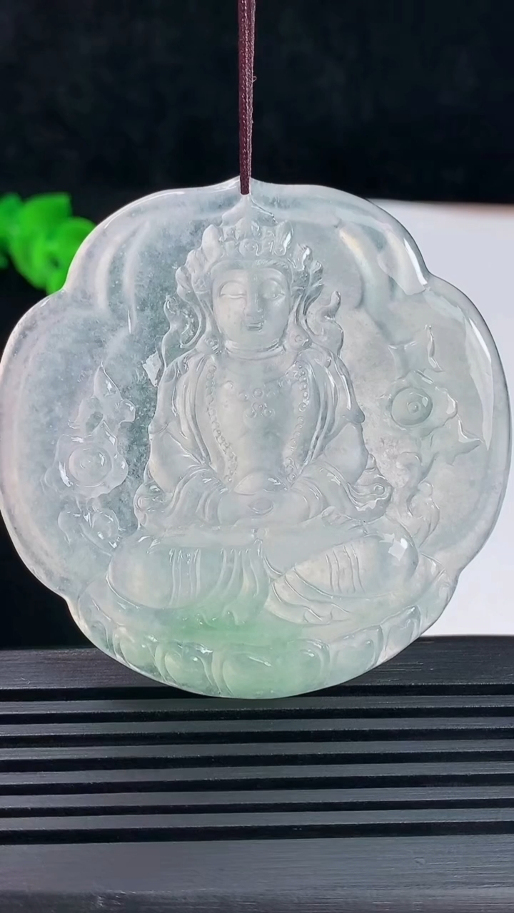 天然A货翡翠度母观音菩萨吊坠，尺寸56.6-57.5-4.8 重量:33.31g
6月15日