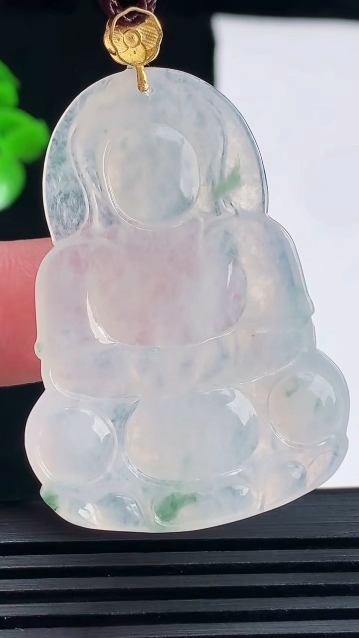 天然A货翡翠种飘花正装观音菩萨吊坠，尺寸45-32-4重量:10.98g
6月15日