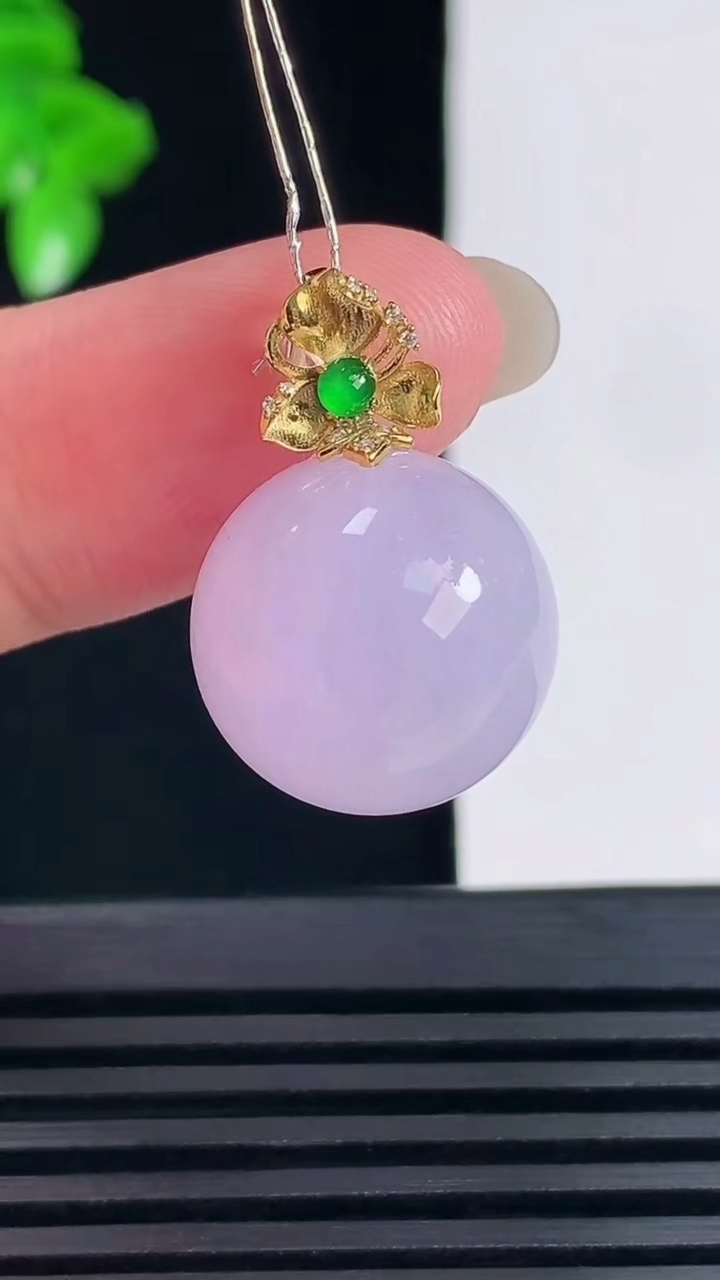 天然A货翡翠18k金紫罗兰圆珠吊坠，尺寸15.7重量:7.38g
6月15日