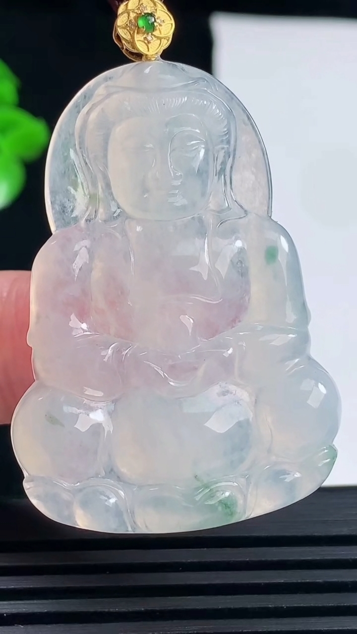天然A货翡翠种飘花正装观音菩萨吊坠，尺寸45-32-4重量:10.98g
6月15日