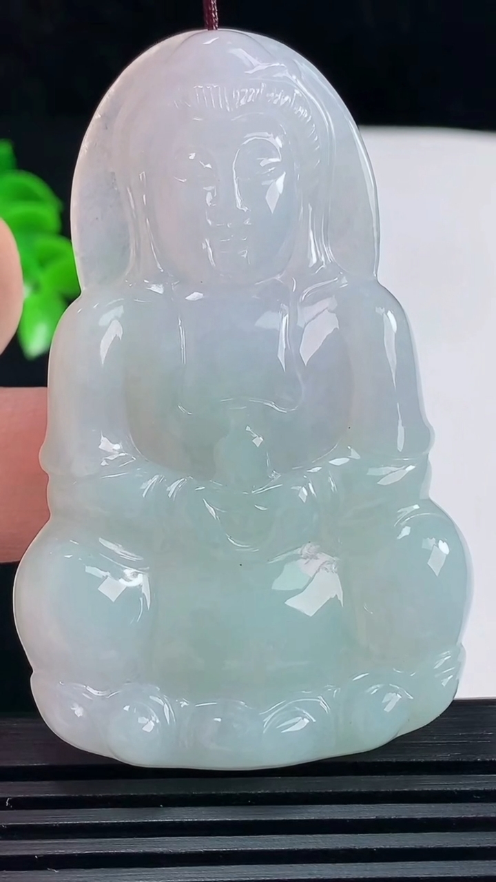 天然A货翡翠正装观音菩萨吊坠，尺寸63.7-40.3-5.5 重量:24.54g
6月15日