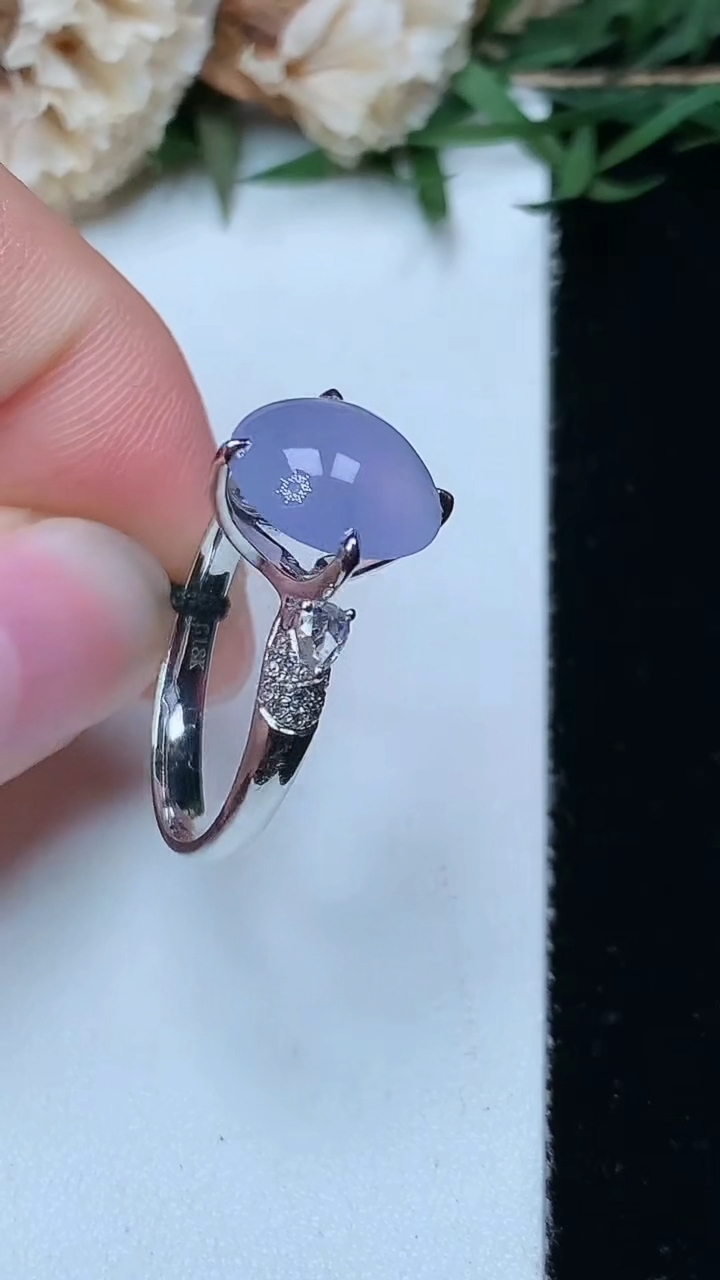 天然A货翡翠紫罗兰蛋面戒指，尺寸18-10-9.4，重量:3.59g
6月15日