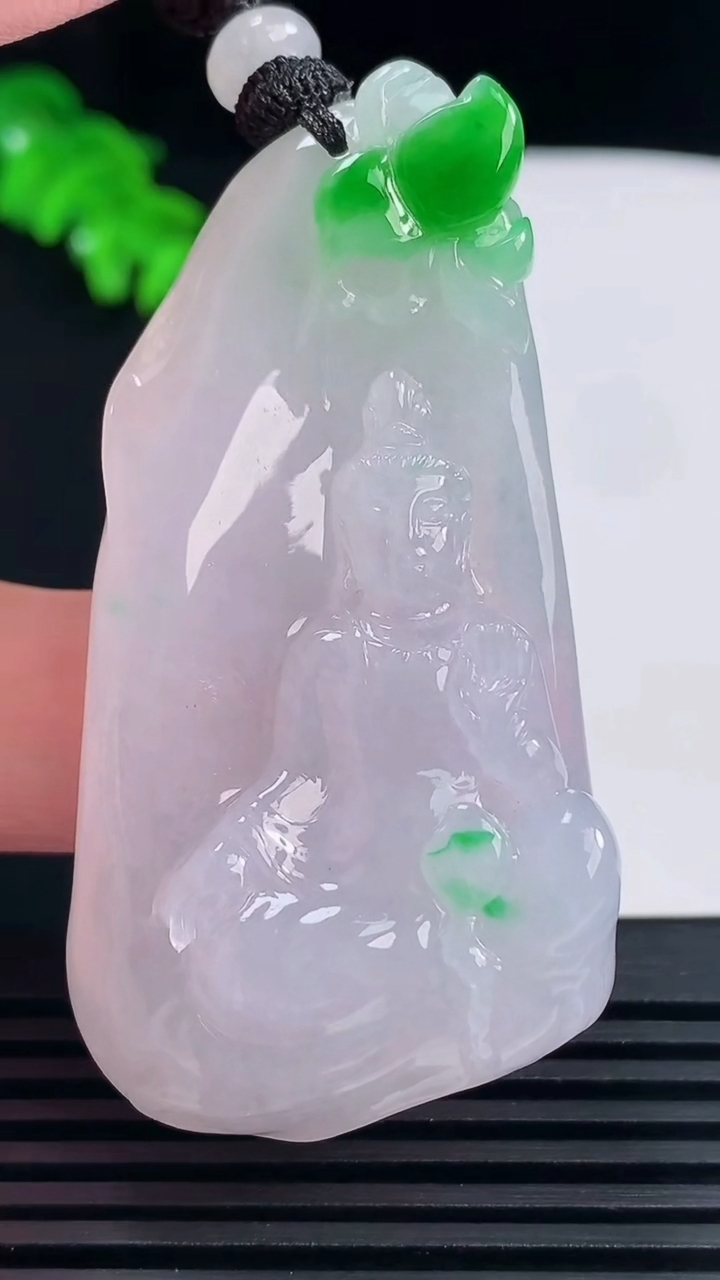 天然A货翡翠观音菩萨吊坠，尺寸59-30.5-11 重量:34.02g
6月15日
