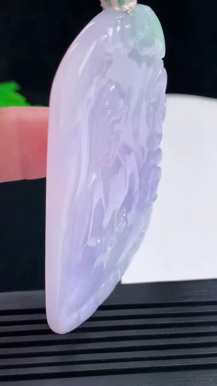 天然A货翡翠种春带彩 紫罗兰观音菩萨吊坠，尺寸68.5-44.3-5.3重量:46.12g
6月15日