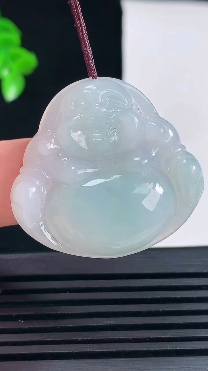 天然A货翡翠佛公吊坠，尺寸31-33.5-6重量:9.40g
6月15日