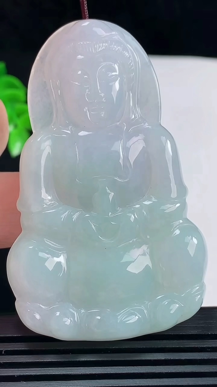 天然A货翡翠正装观音菩萨吊坠，尺寸63.7-40.3-5.5 重量:24.54g
6月15日