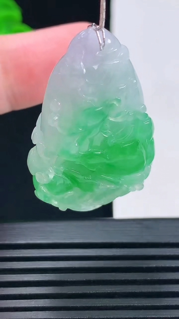 天然A货翡翠白菜吊坠，尺寸36.7-23.4-10.3重量:15.30g
6月15日