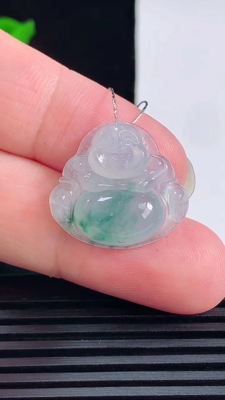 天然A货翡翠冰种飘花佛公吊坠，尺寸20-21.4-5.1重量:3.56g
6月15日