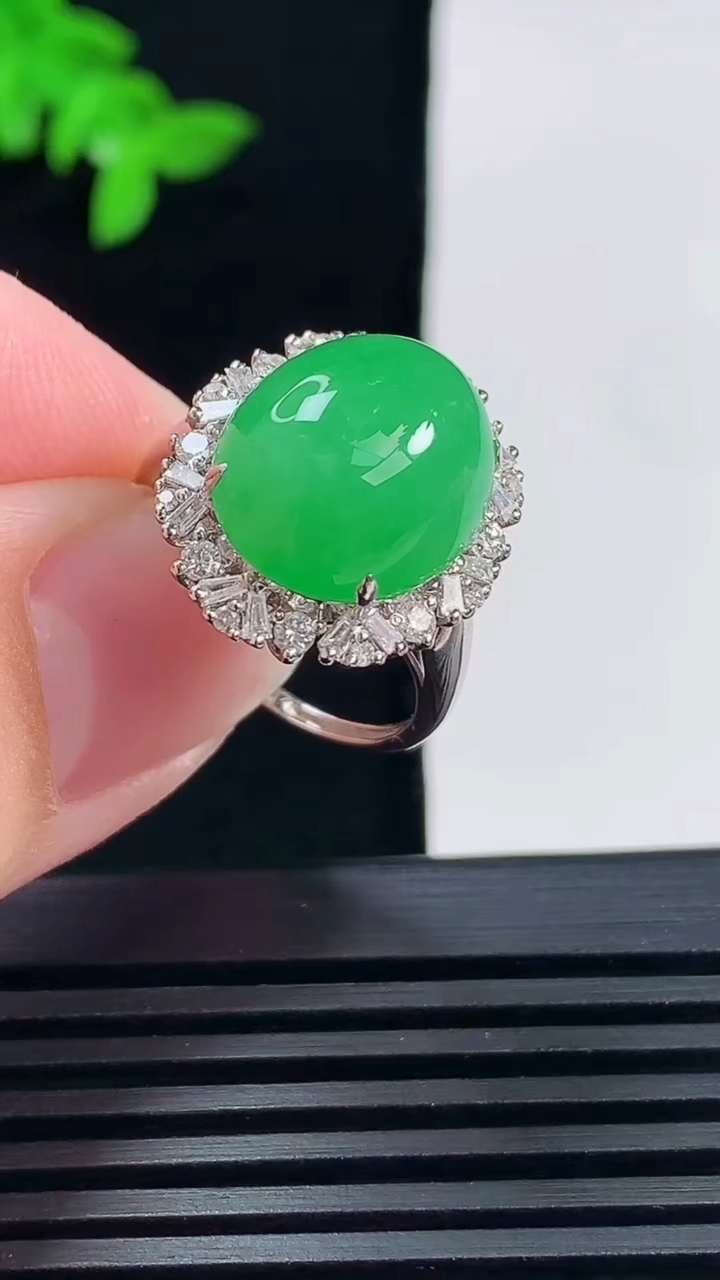 天然A货翡翠蛋面戒指，尺寸17.2-14-12-10 重量:4.53g2026年6月15日
工厂直销