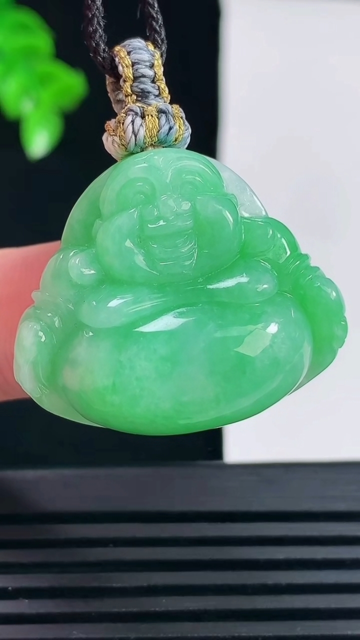 天然A货翡翠佛公吊坠，尺寸24.6-30.6-10.5重量:13.37g
6月15日